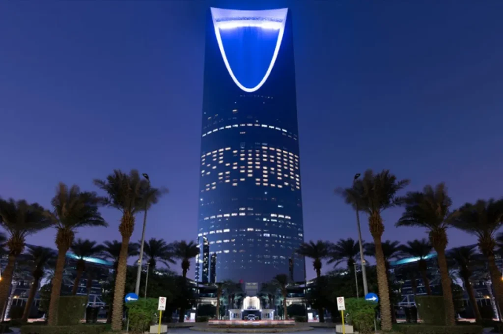 فريق شركة بريق النظافة الشاملة في الرياض - Kingdom Centre Tower Riyadh